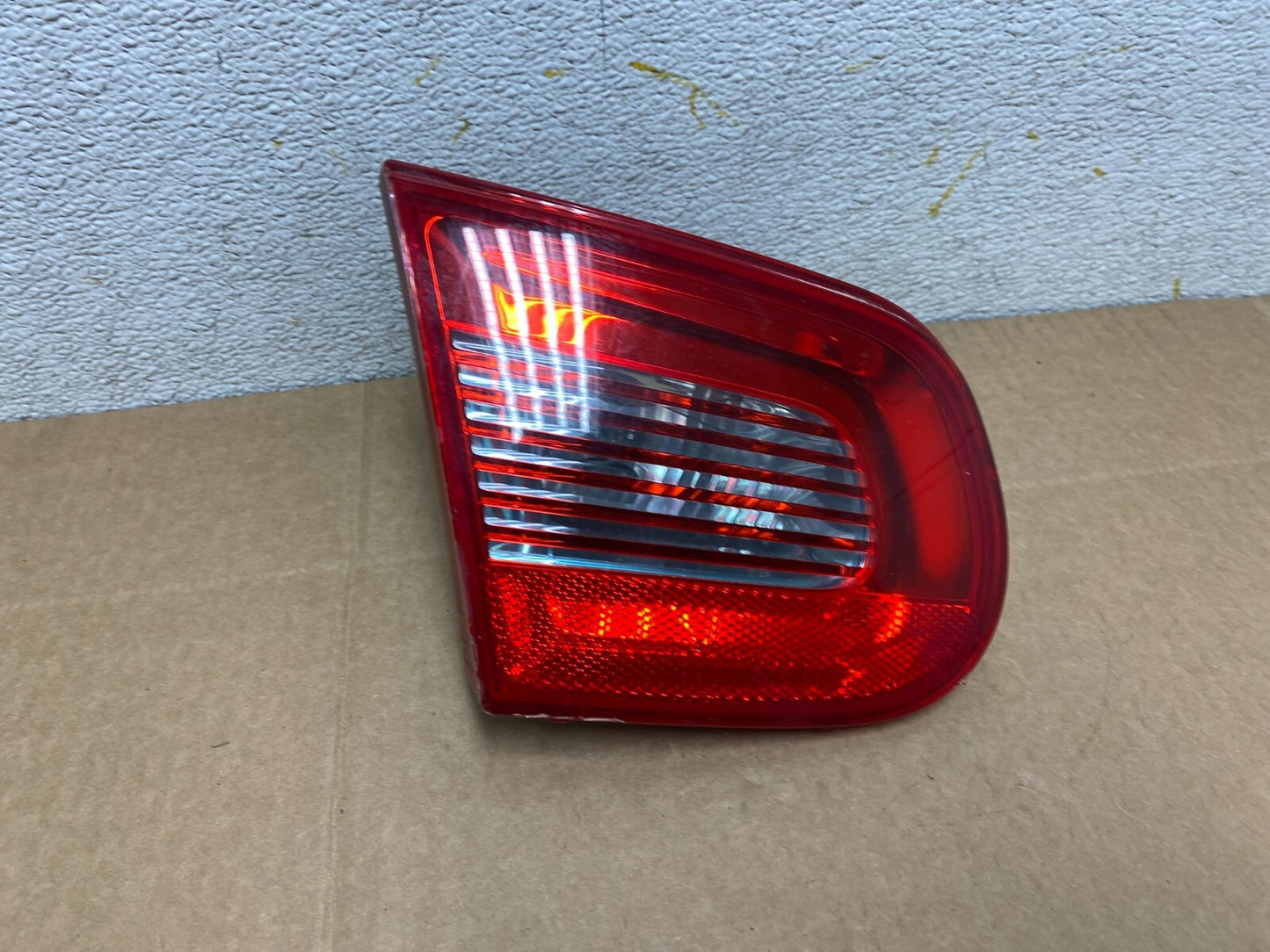 2007 2008 2009 2010 2011 Volkswagen Eos Left Driver Tail Light Inner Oem O66760