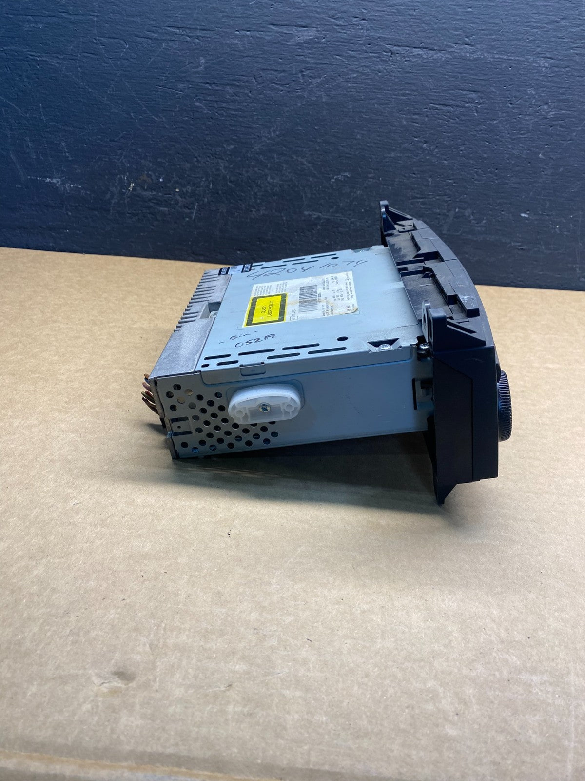 2010 to 2013 Sprinter 2500 3500 AM FM Radio Single CD Disc Player AC8047 DG2