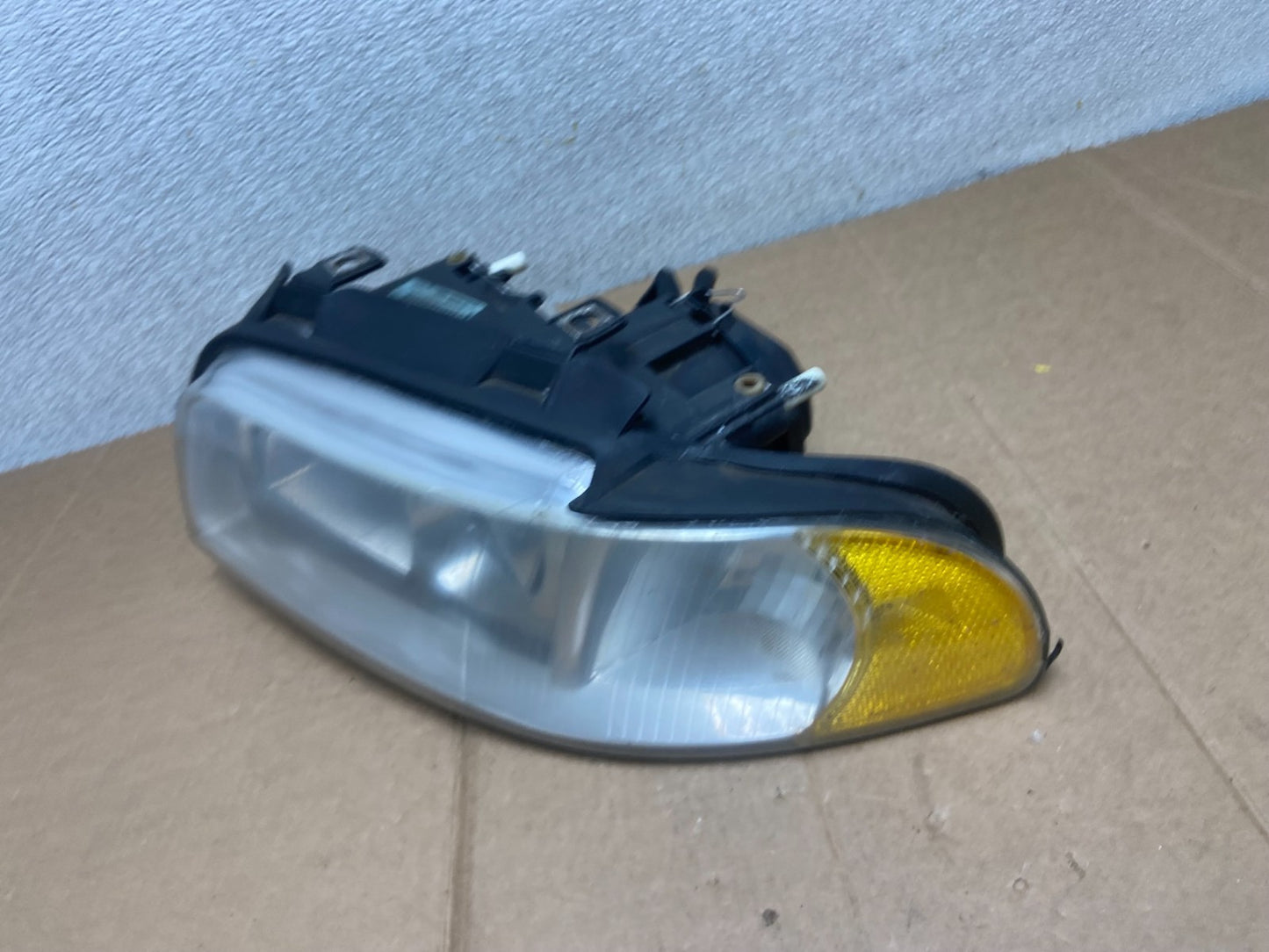 1999 to 2002 Audi A4 Left Driver LH Side Headlight AA1162 DW1