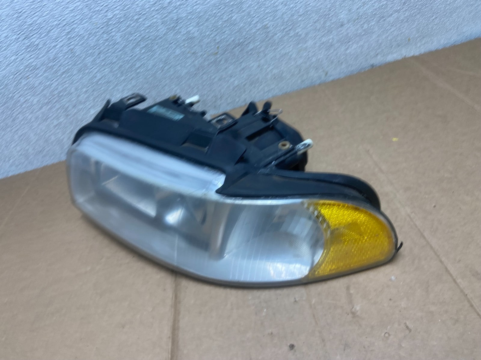 1999 to 2002 Audi A4 Left Driver LH Side Headlight AA1162 DW1