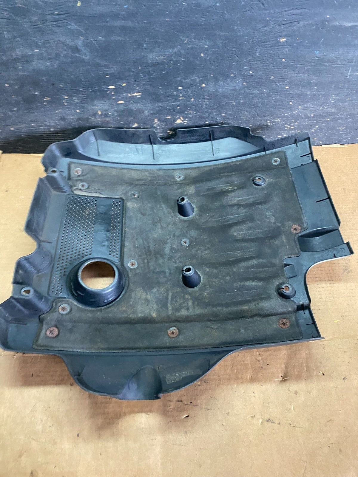 2002 to 2005 Kia Sedona V6 3.5L Engine Motor Cover Oem S0457 DG7