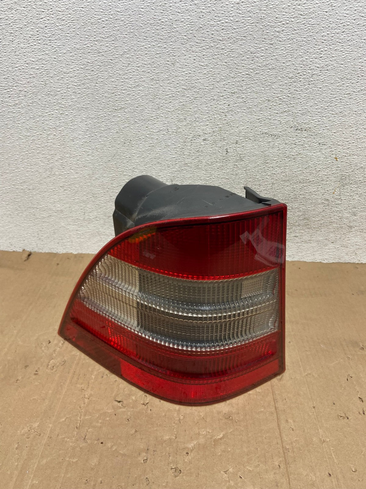 1998 1999 2000 2001 Mercedes ML320 ML-Class Left Driver LH Tail Light AE9192 LK0