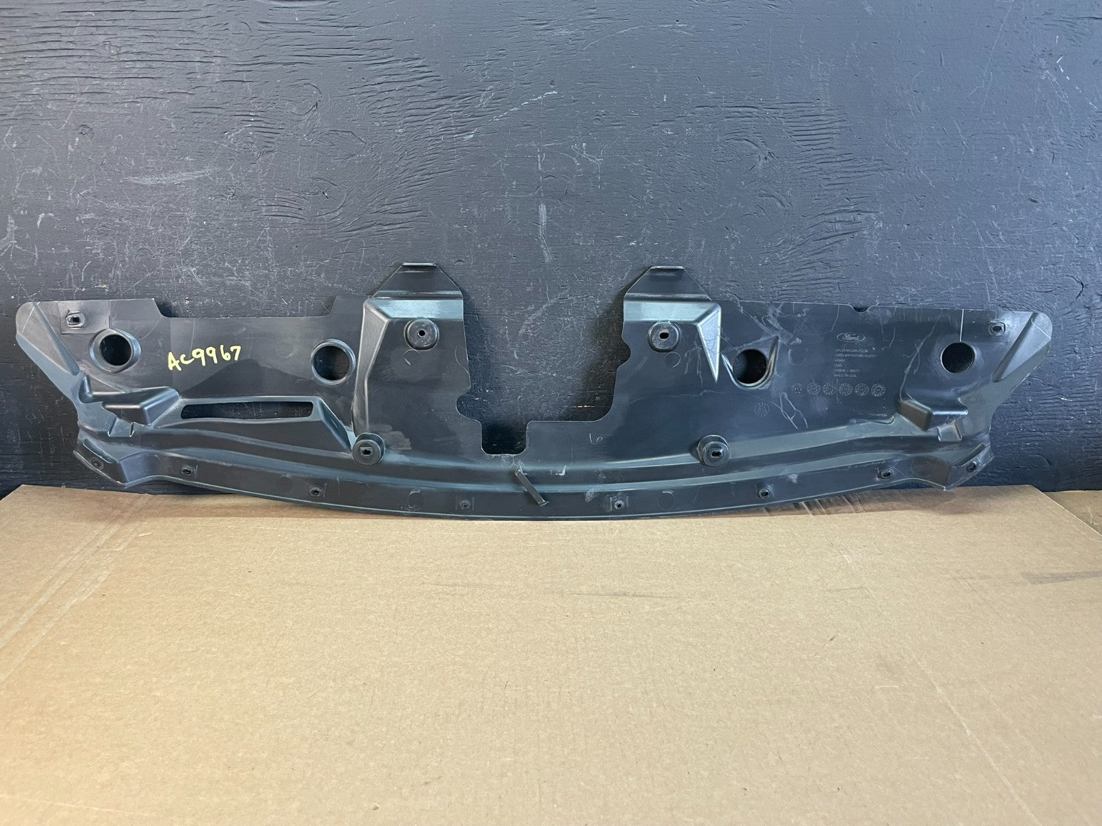 2013 to 2019 Ford Taurus Front Radiator Support Cover Upper ac9967 DG3