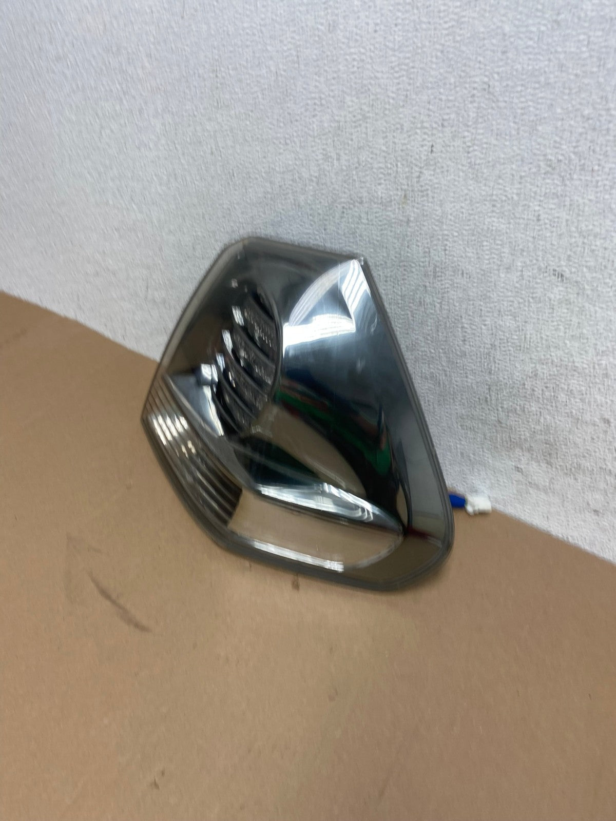 2006 to 2007 Lexus RX400H Right Passenger RH Side Tail Light AD6410 LK1