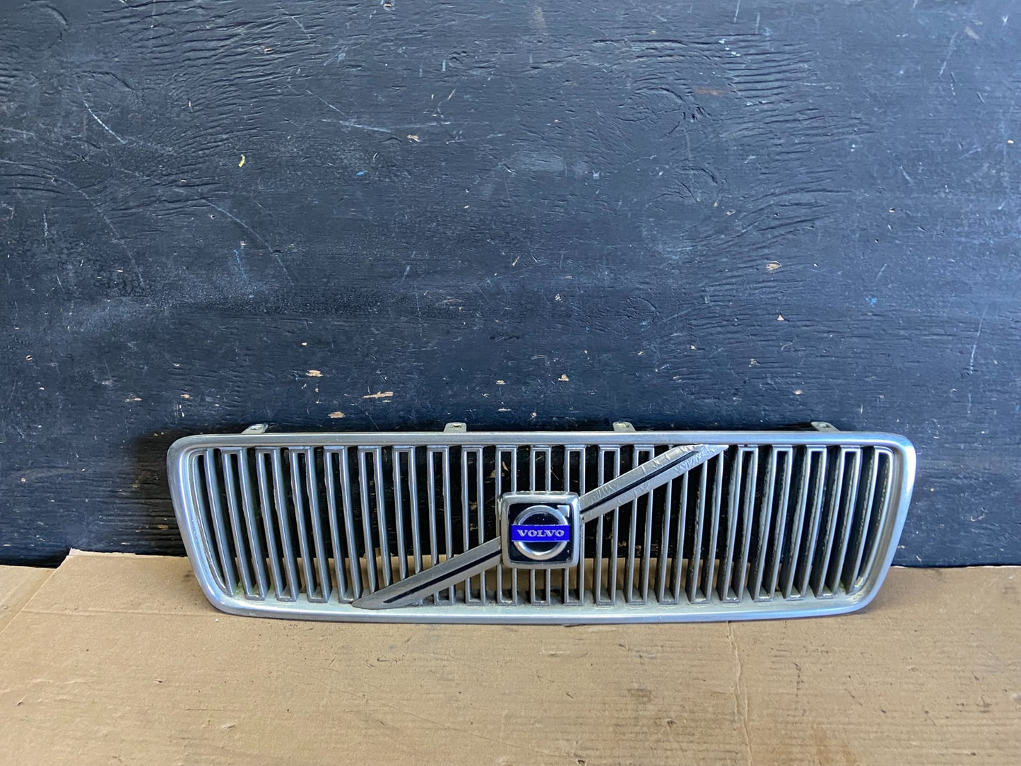 1999 to 2003 Volvo S80 Front Upper Grill Grille OEM R2112 DG0