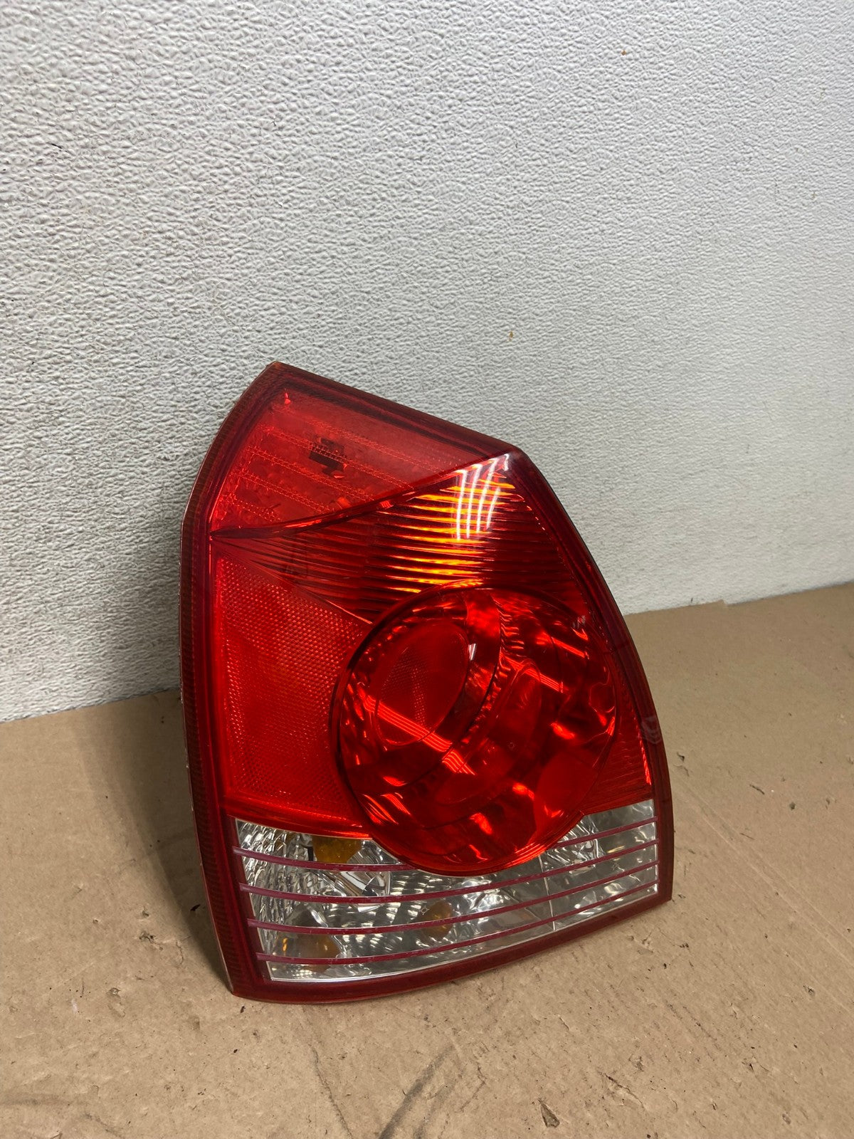 2004 2005 2006 Hyundai Elantra Sedan Left Driver LH Tail Light AG4681 LK2