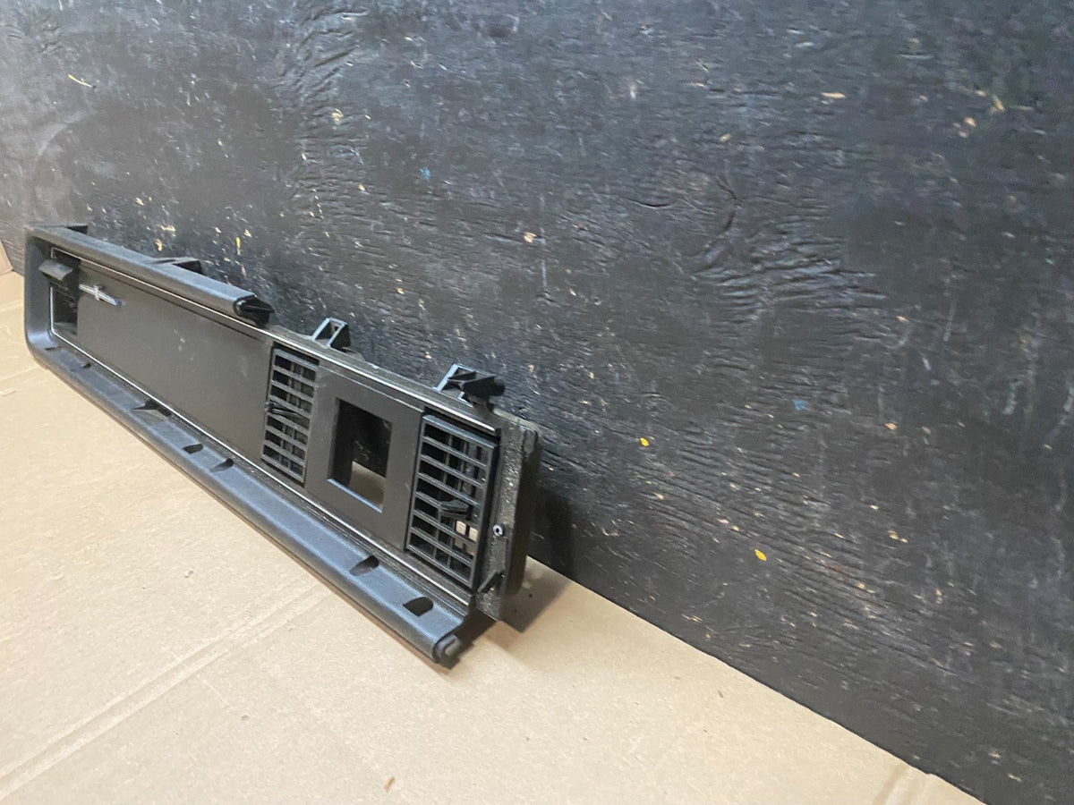 1983 to 1984 Ford Thunderbird Dash Bezel Vent Passenger Side Panel U0039 PS1