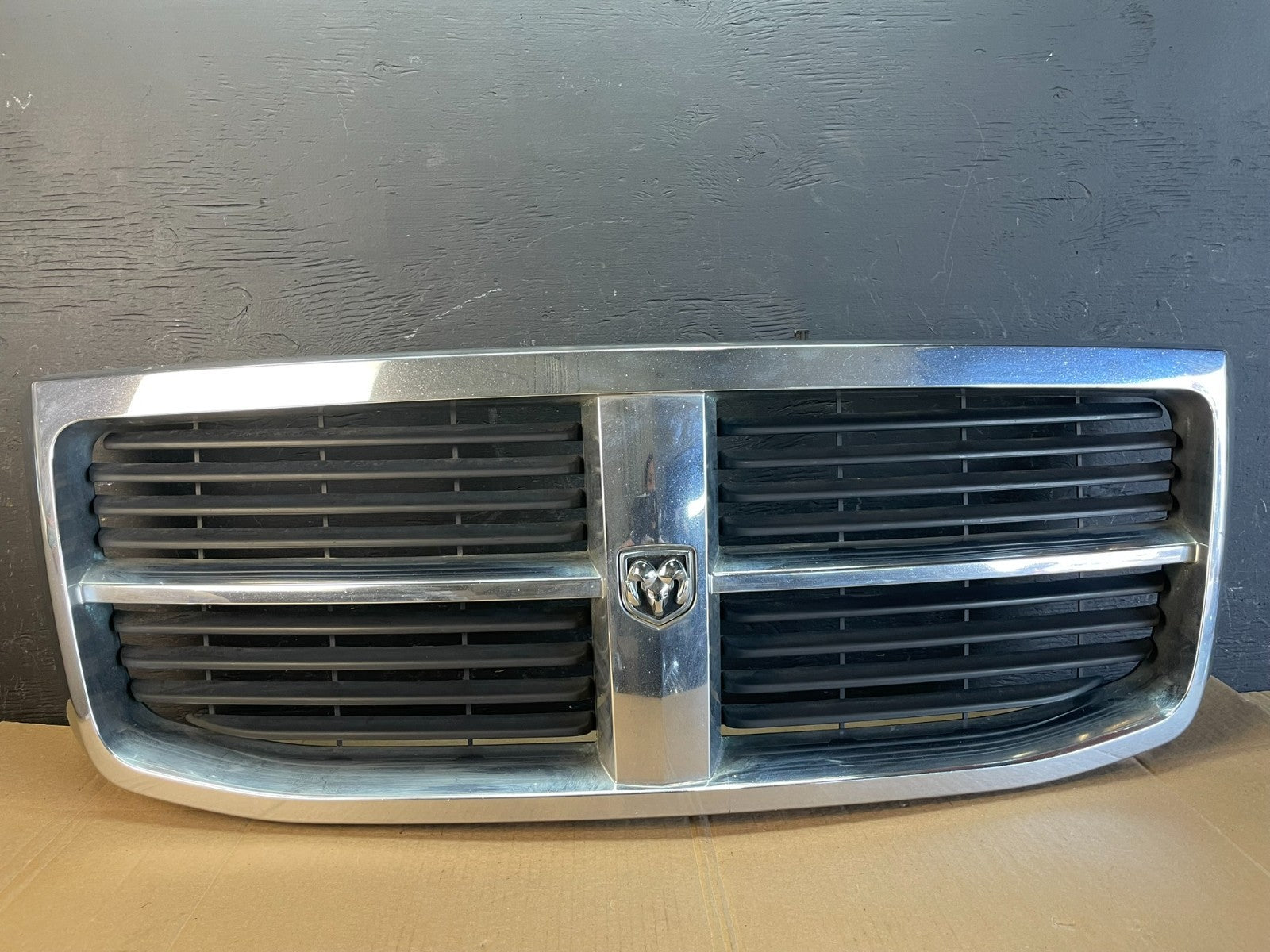 2004 to 2006 Dodge Durango Front Upper Chrome Grill Grille AC6089 DG0
