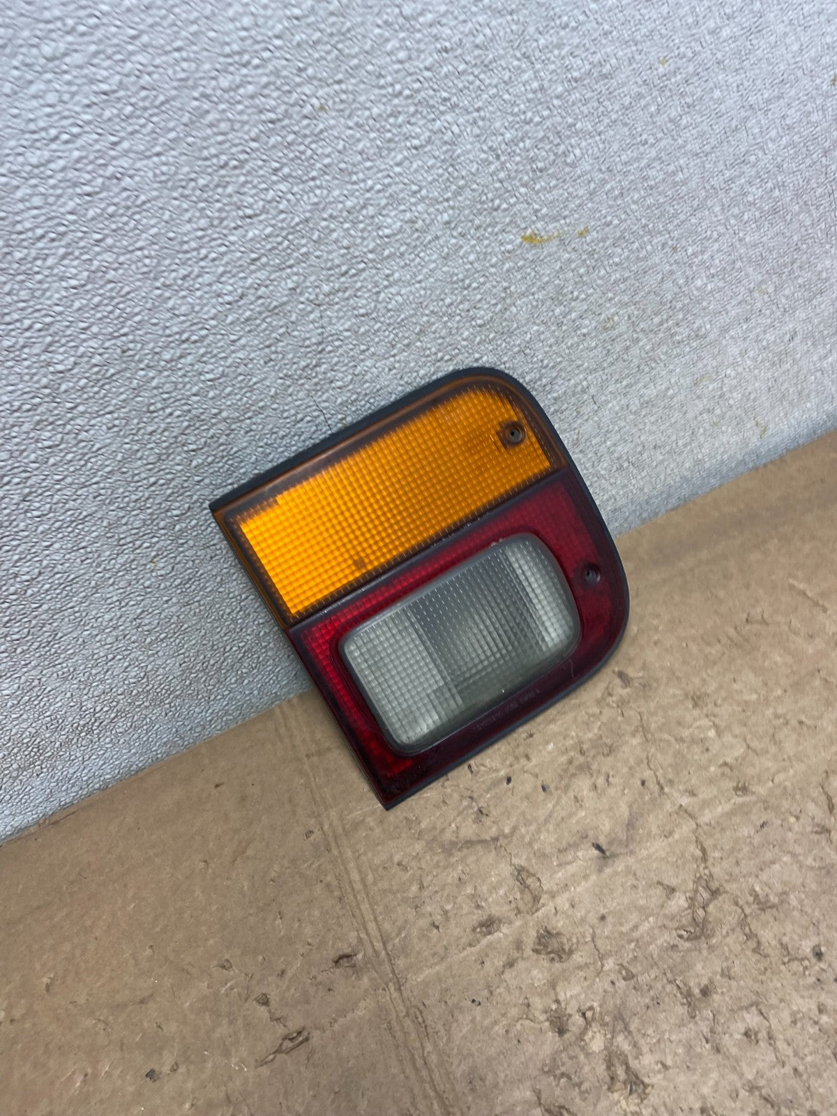 1996 to 1998 Mazda Mpv Left Driver LH Side Inner Tail Light Oem Y8290 DW2
