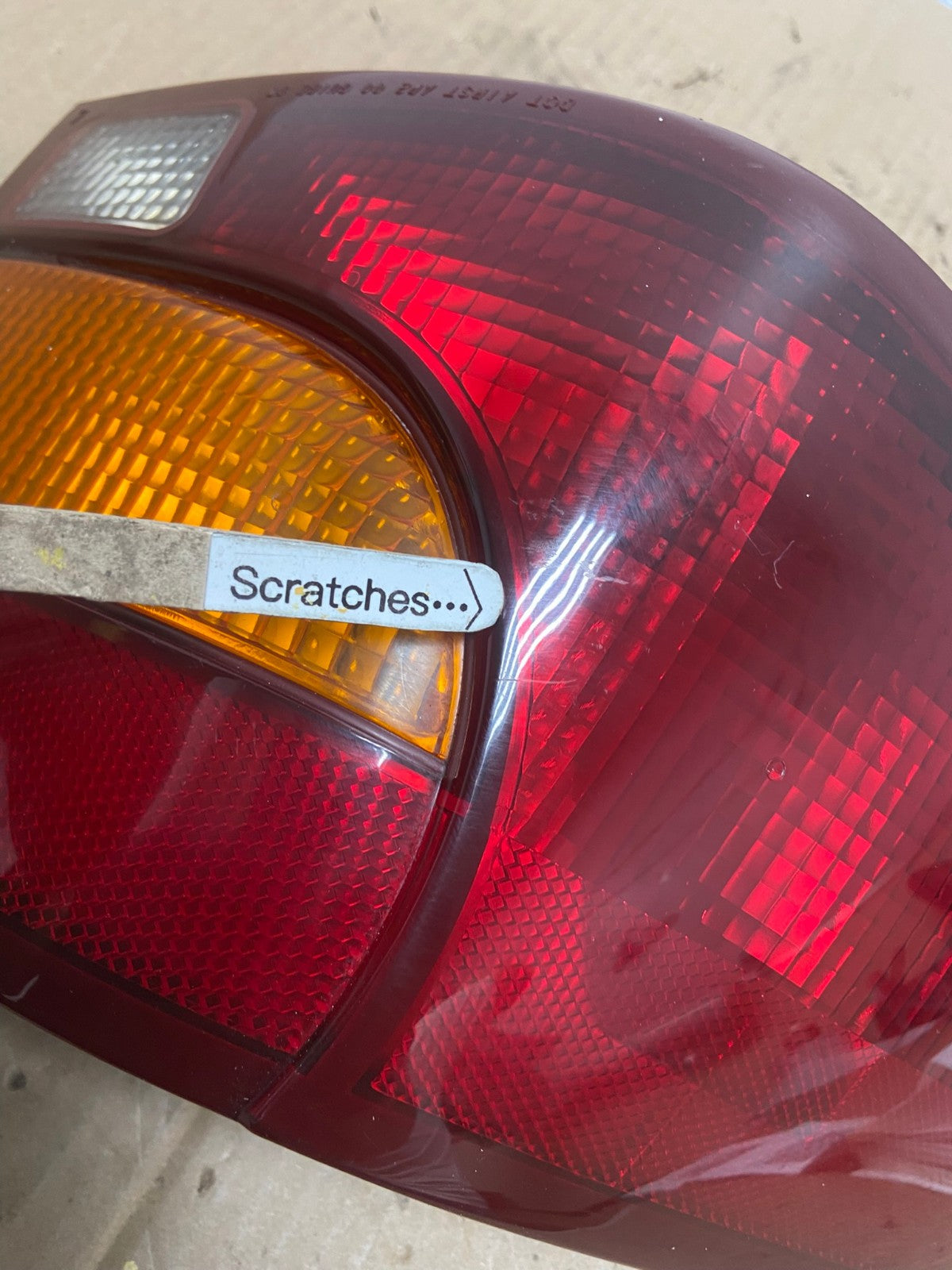 2000-2002 Saturn SL S-Series Left Driver LH Side Tail Light AB8278 LK3