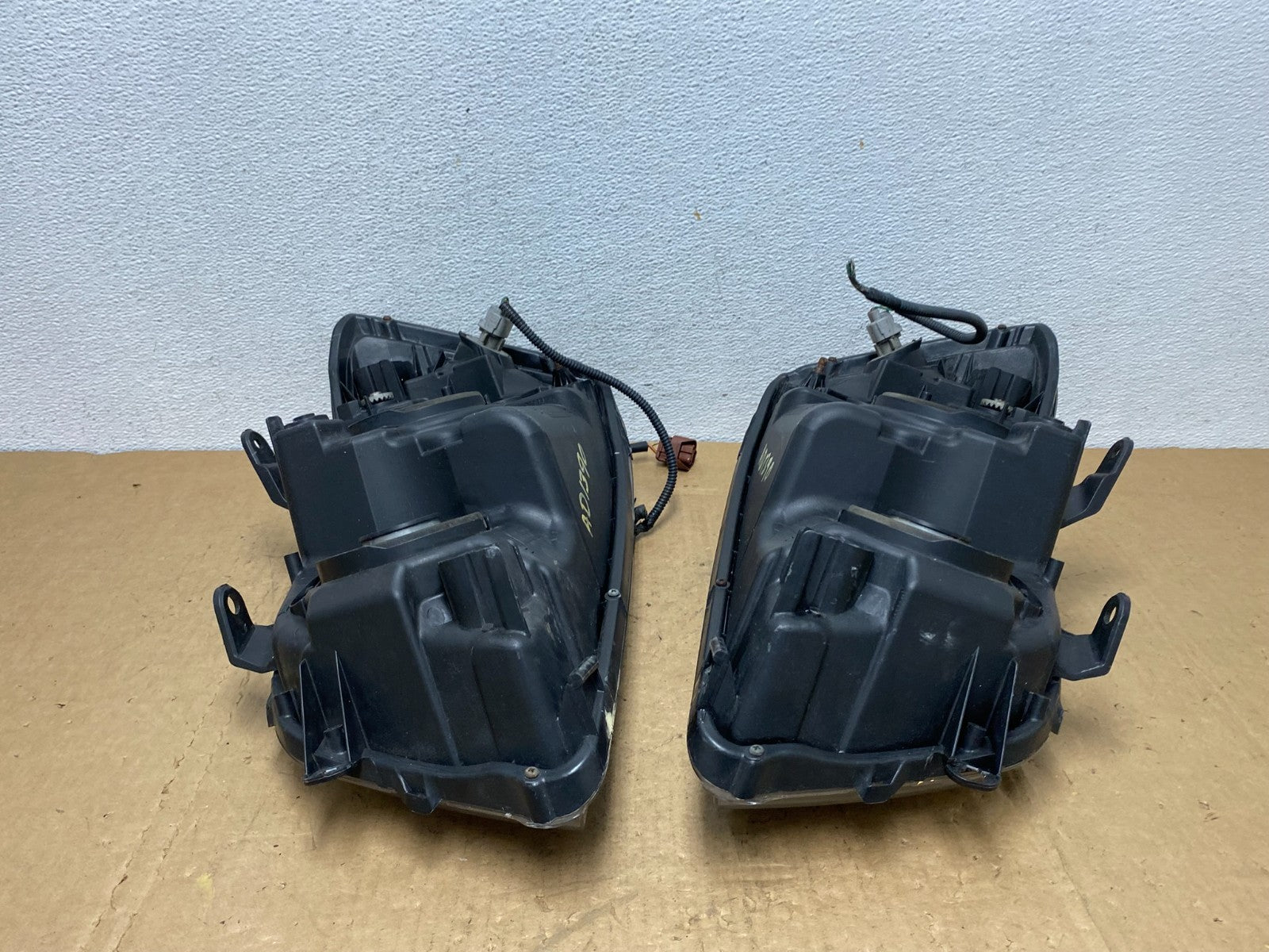 2004 2005 2006 Toyota Highlander Headlights Left+Right Side AD1390 DW14