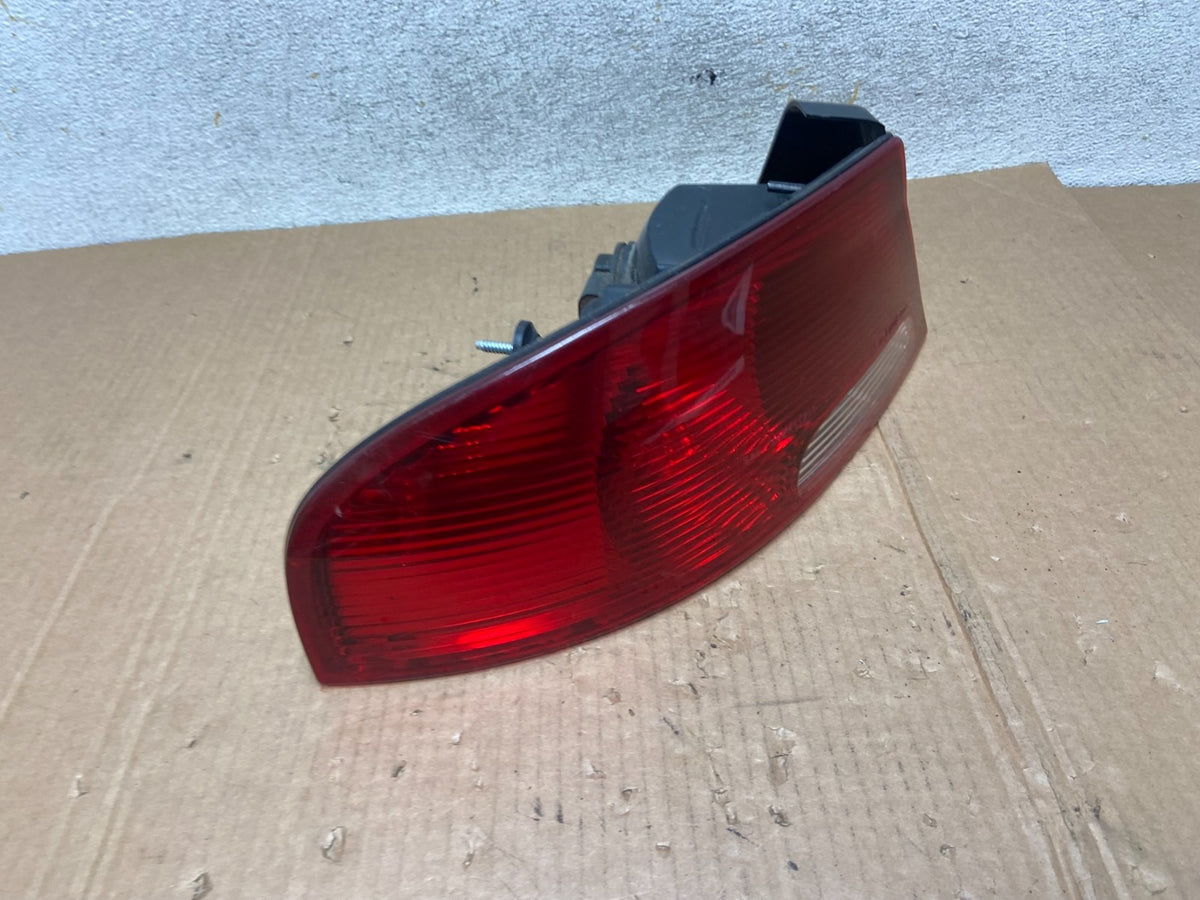 2001-2006 Dodge Stratus Left Driver LH Side Tail Light AI4574 DW2