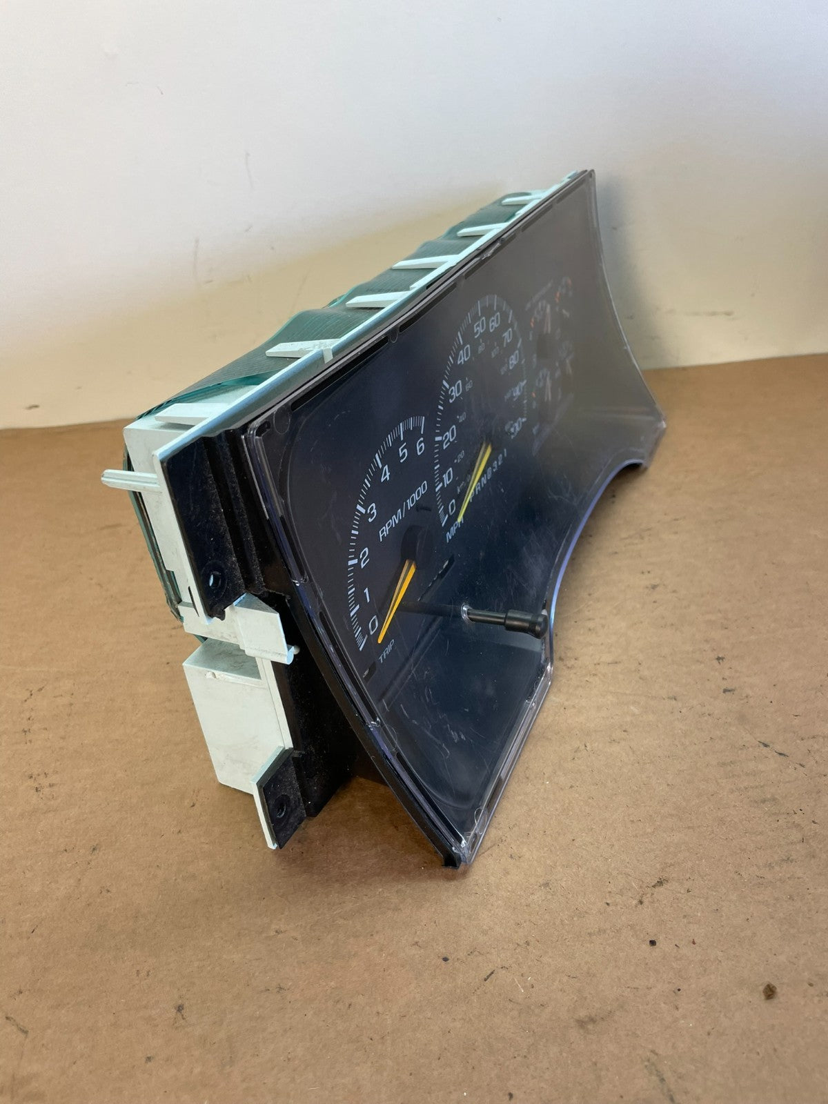 1995 to 1999 Chevrolet Silverado Suburban Cluster Gauge Speedometer AG0707 DW1
