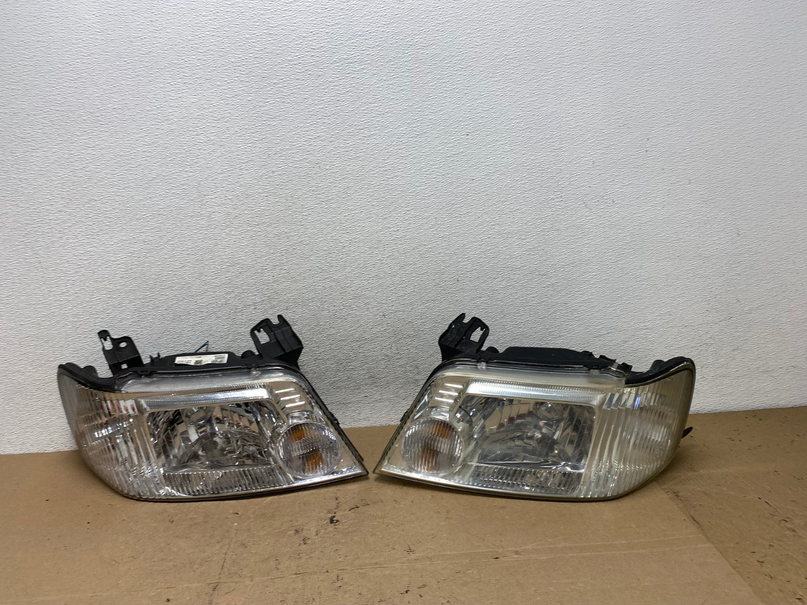 2005 to 2007 Mercury Mariner Left+Right Side Halogen Headlights AF4628 LK0