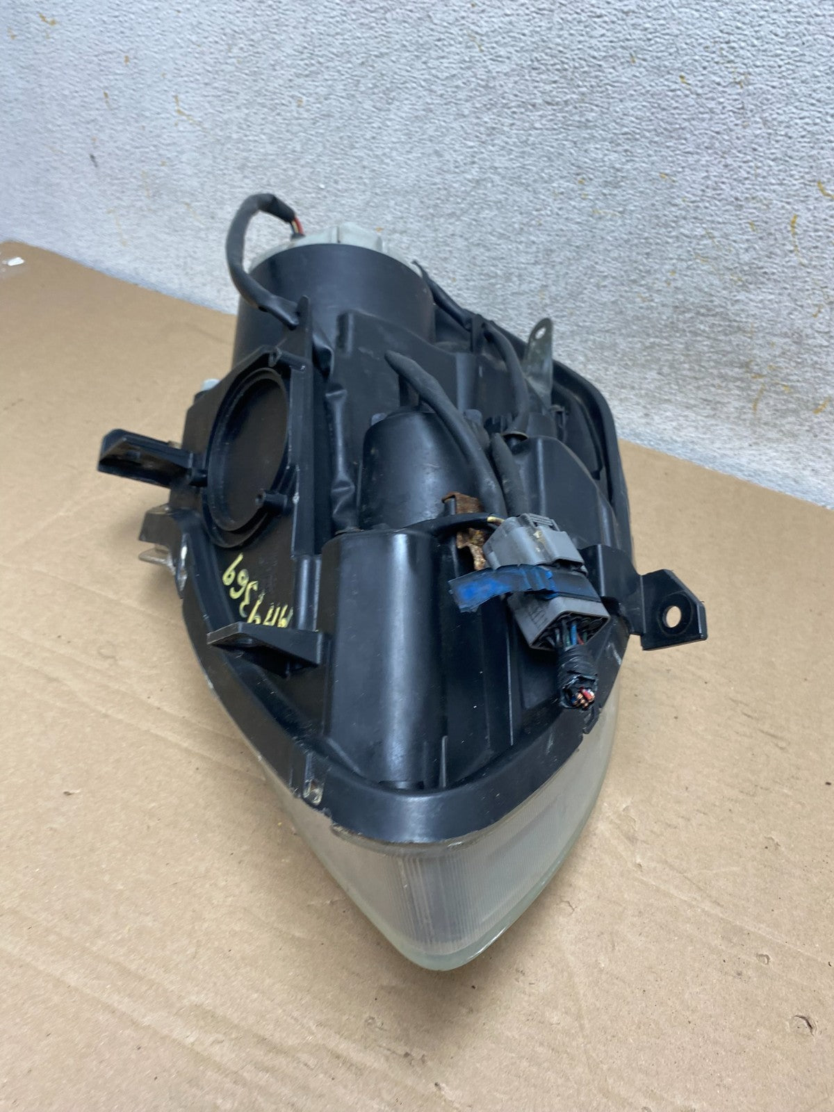 2004 to 2006 Nissan Maxima Left Driver Side Headlight Halogen AH9369 DW6