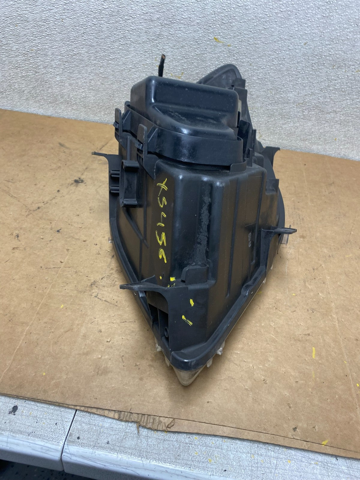 2007 to 2013 Mercedes Sprinter Headlight Left Driver Side Halogen Oem X5456 DW12