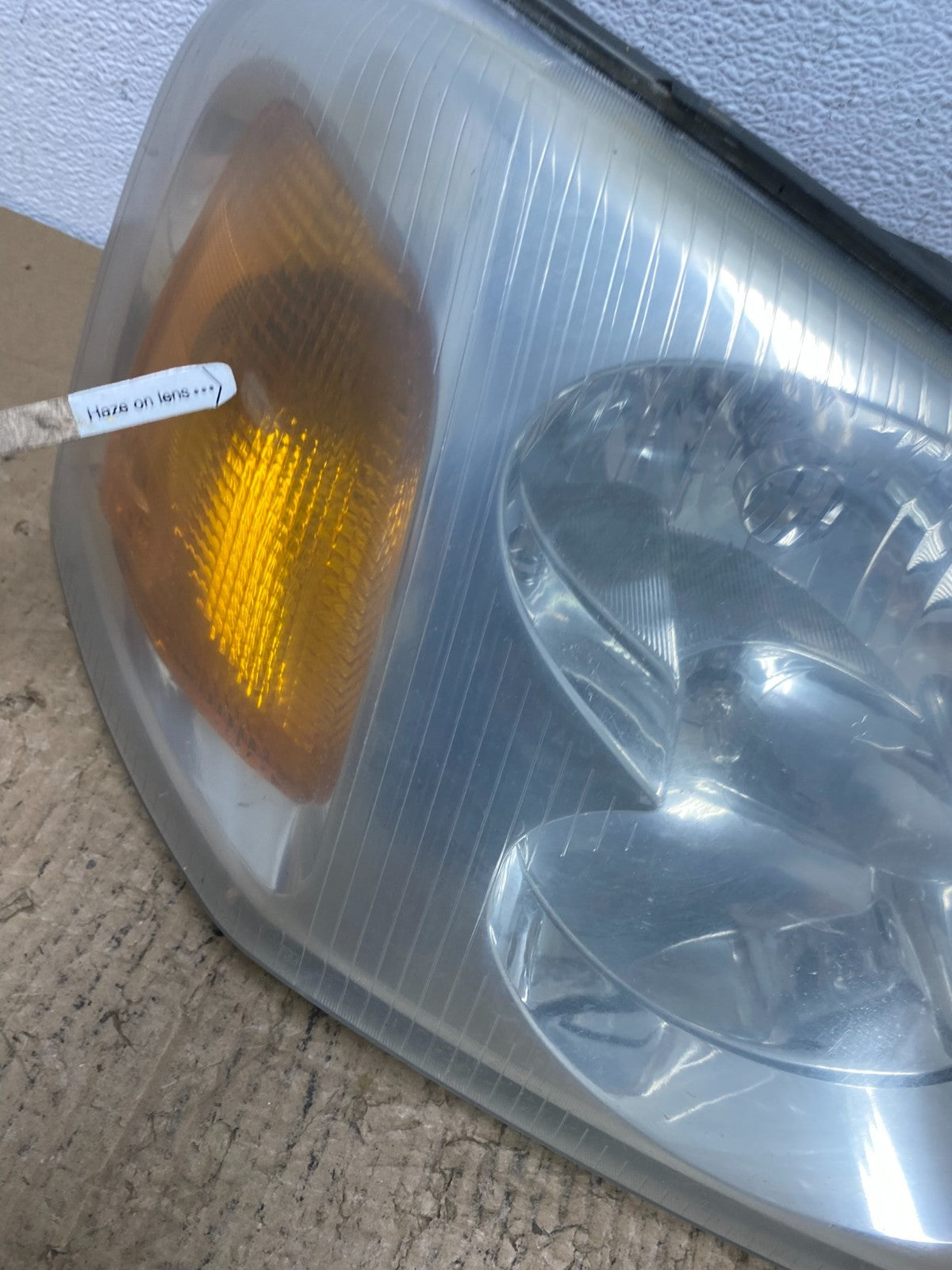 2002 to 2009 Gmc Envoy Right Passenger RH Side Headlight Halogen AC4145 DW4