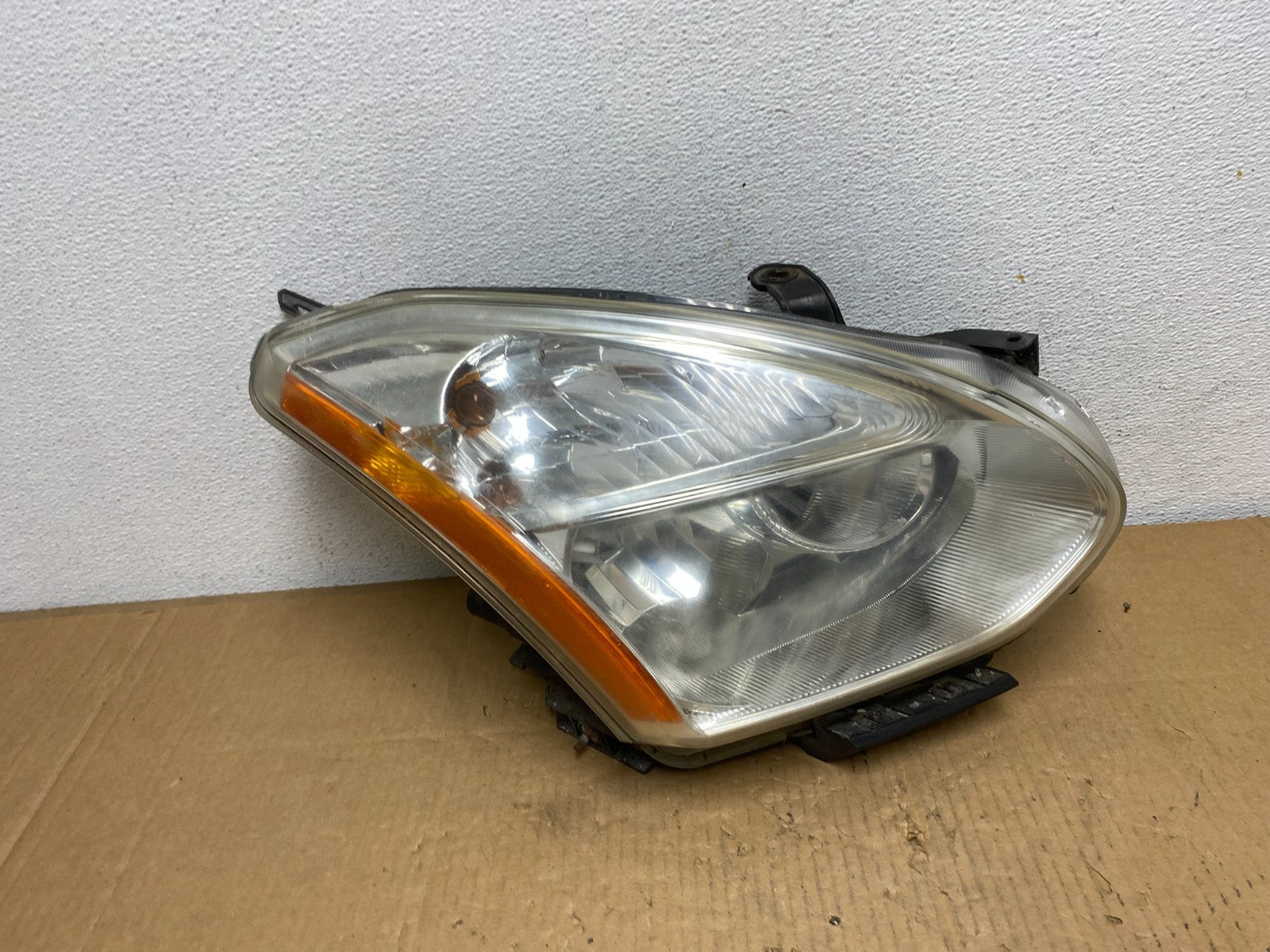 2009-2013 Nissan Rogue Right Passenger Halogen Headlight AD0942 DW0