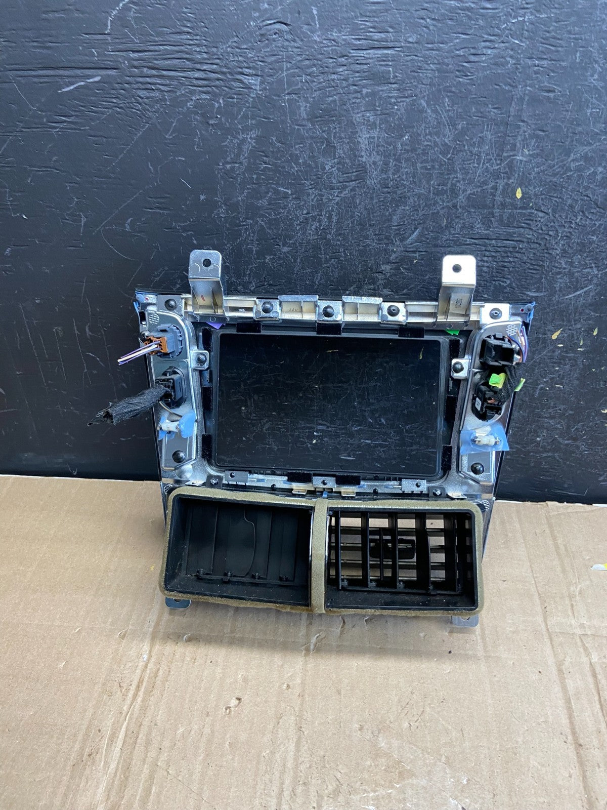 2010 - 2012 Lincoln Mkt Center Dash Gps Radio Bezel Panel Air Vent ad7243 DG3