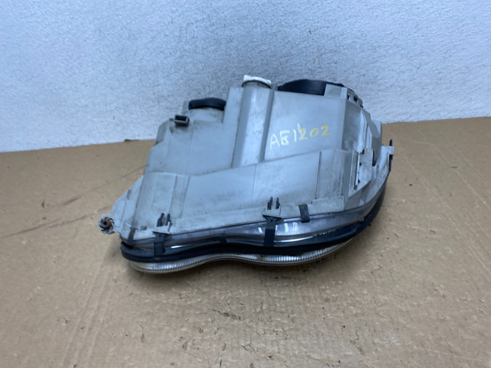 2005 to 2007 Mercedes-Benz C-Class Right Passenger Side Headlight AG1202 DW7