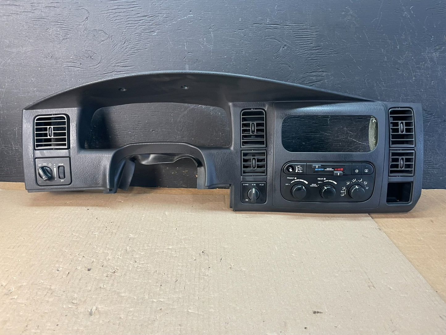 2001 - 2004 Dodge Durango Speedometer Climate Control Bezel Trim AE3340 DG0