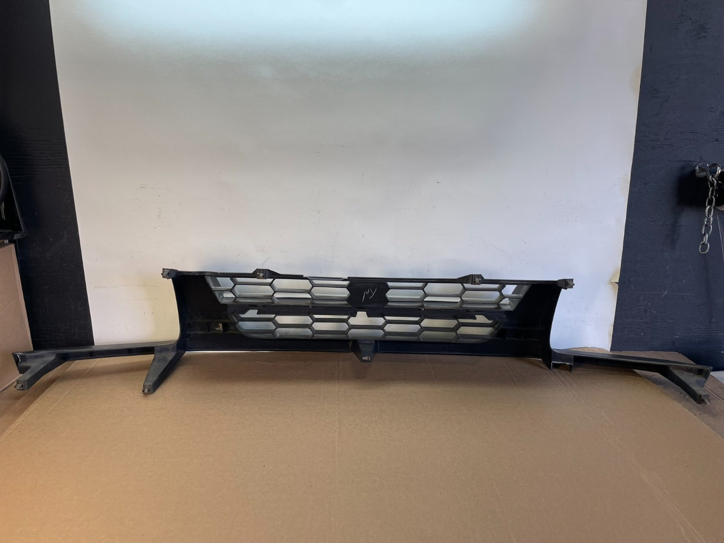 2002 to 2004 Nissan Xterra Front Upper Grill Grille AG7566 DG3