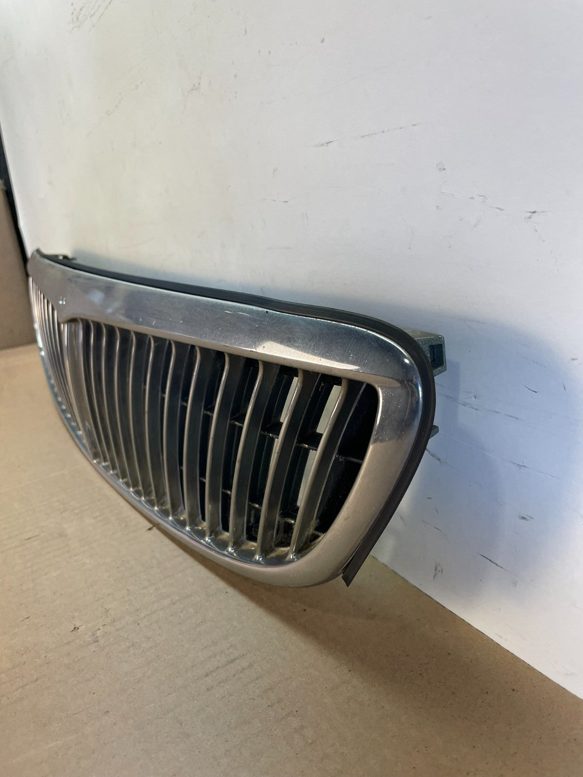 2000 to 2001 Infiniti i30 Front Upper Grill Grille AH6549 DG1