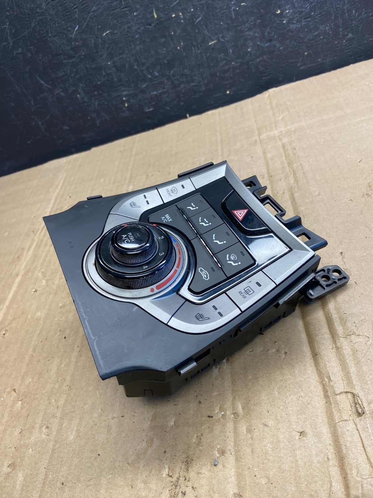 2011 - 2013 Hyundai Elantra Center Heater A/C AC Climate Control Panel AD7257 DG3
