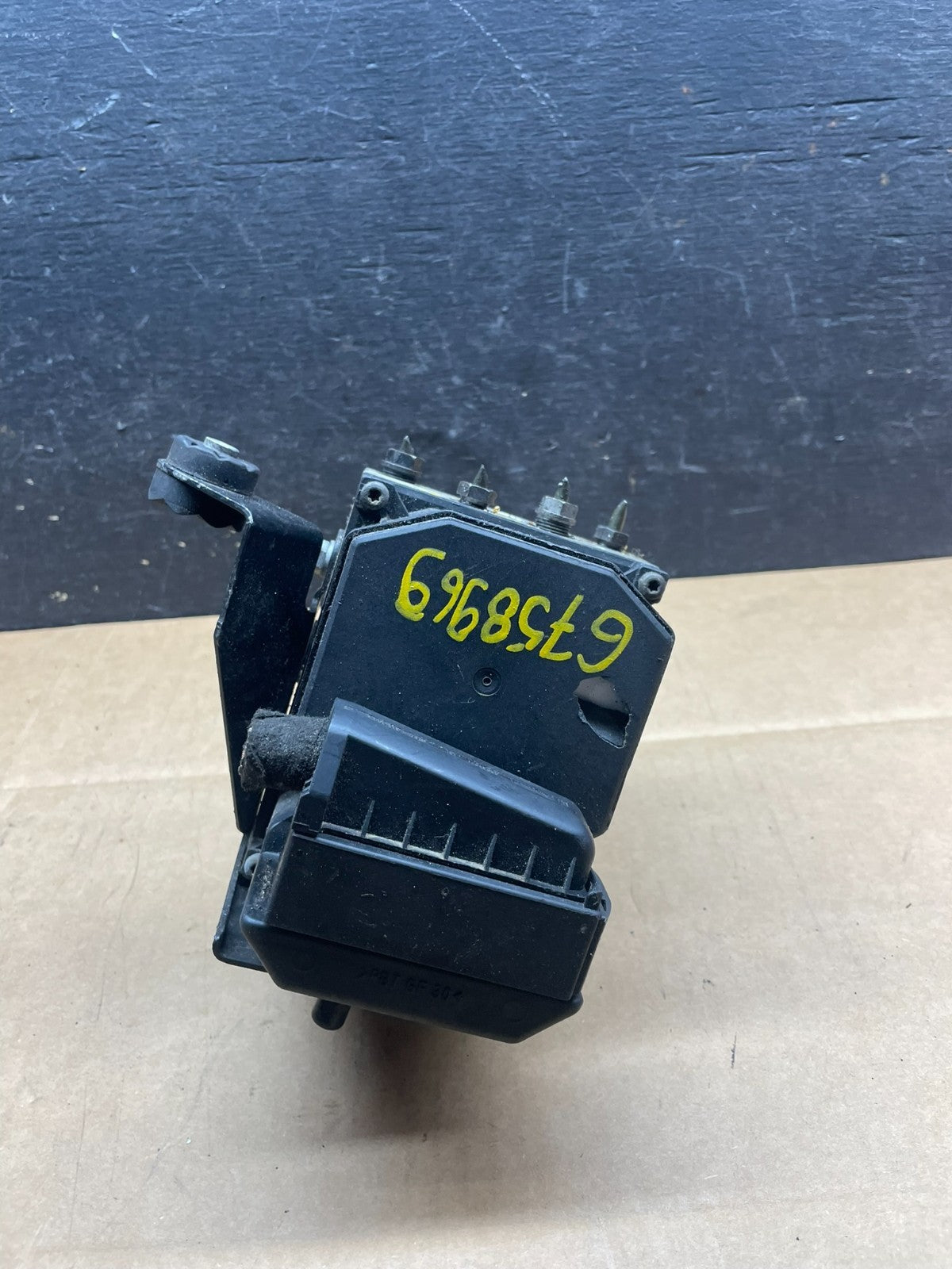 2016 - 2018 Kia Sorento ABS Anti-Lock Brake Pump 6758969 OEM R4315 DG4