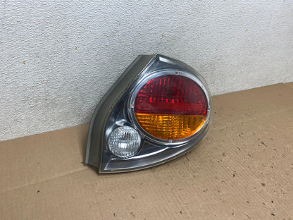 2002 2003 Nissan Maxima Right Passenger RH Side Tail Light L7258 DW2