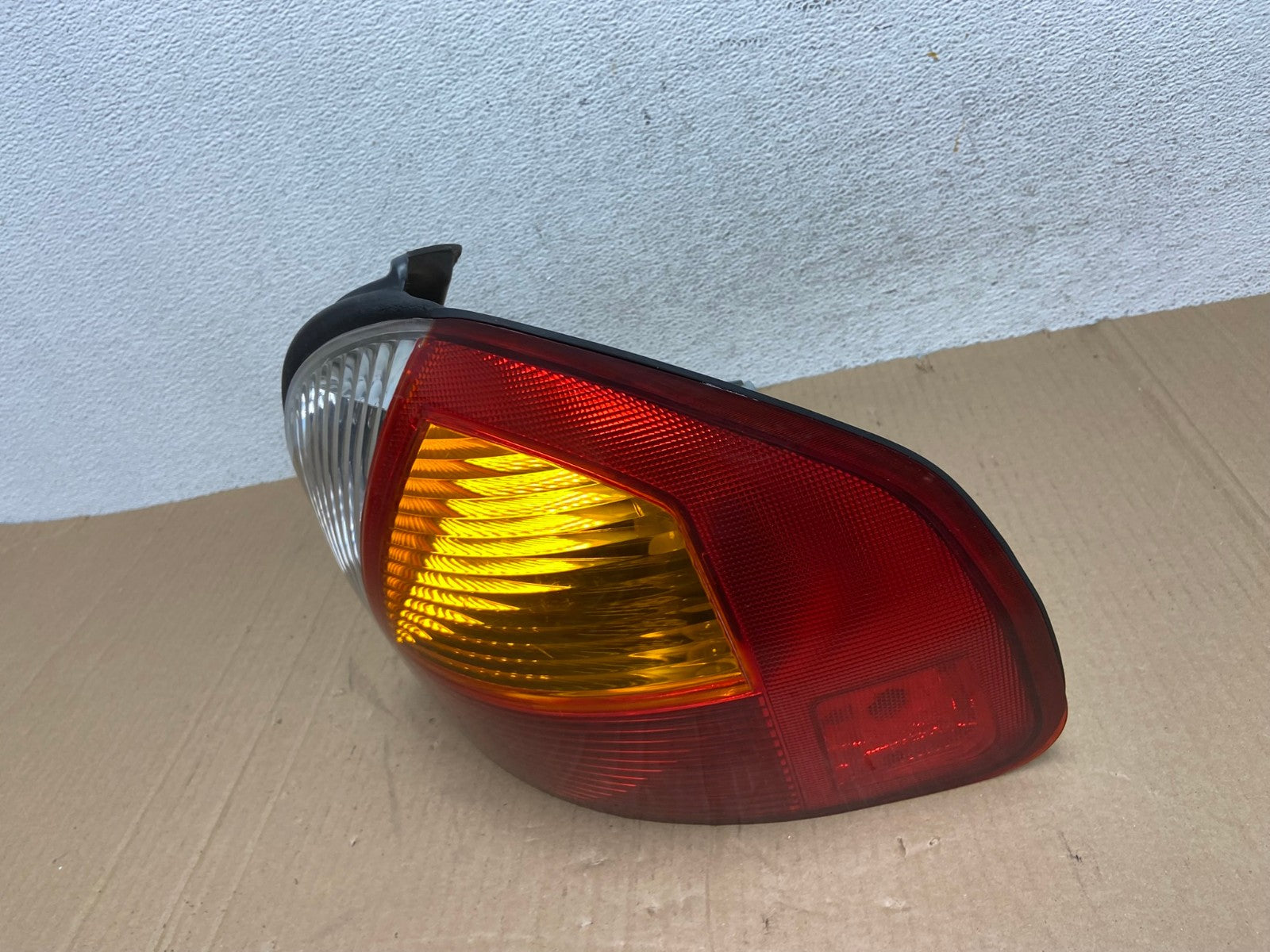2001 2002 2003 2004 Hyundai Santa Fe Right Passenger Rh Tail Light AE8925 LK1