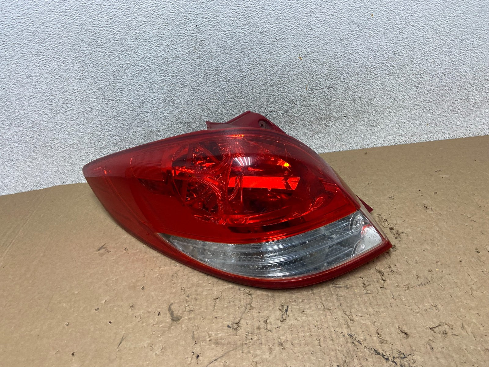 2012 to 2017 Hyundai Veloster Left Driver LH Tail light AF8411 DW0