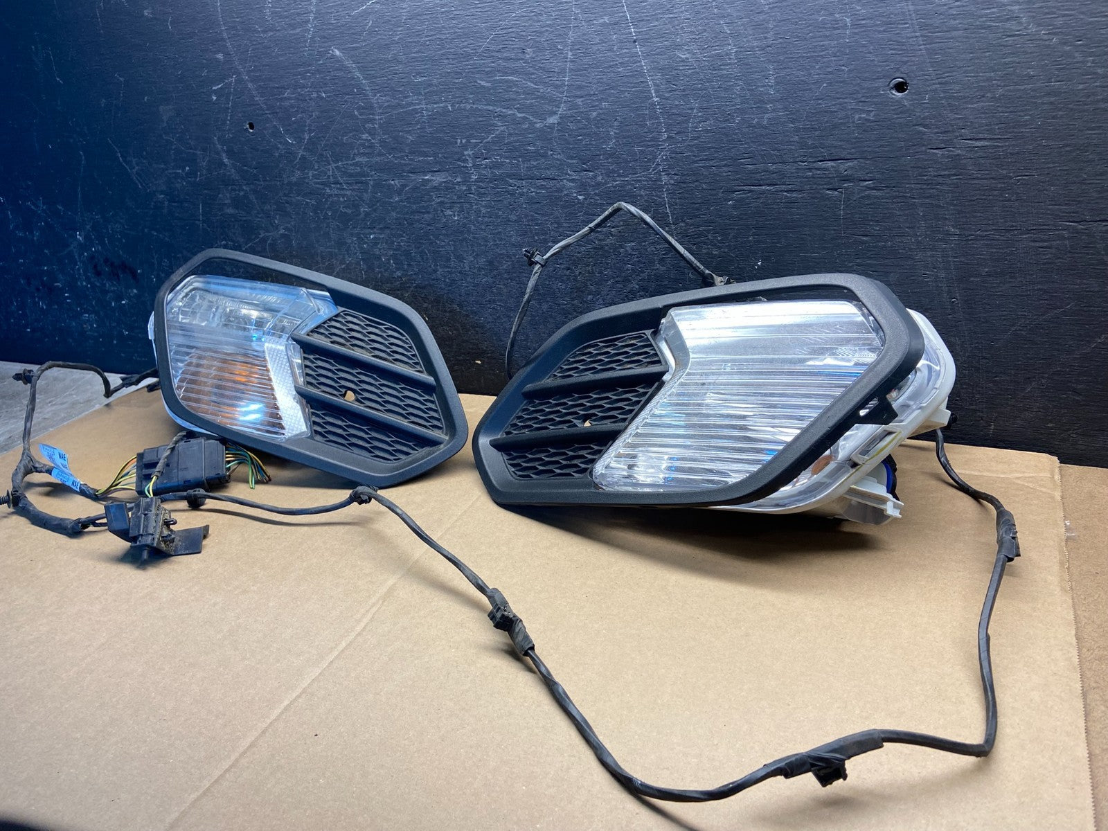 2017 to 2019 Ford Escape Front Lower Left+Right Set Fog Light Cover Oe AF9246 DG1
