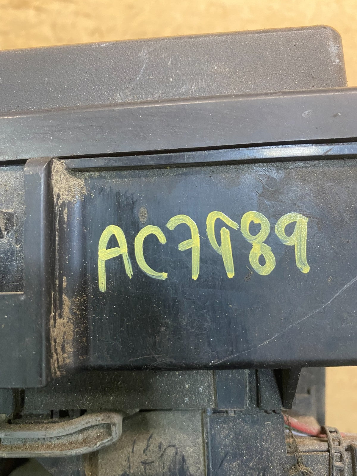 2005 Jeep Grand Cherokee Integrated Power Fuse Box Relay 04692071AB AC7989 DG7