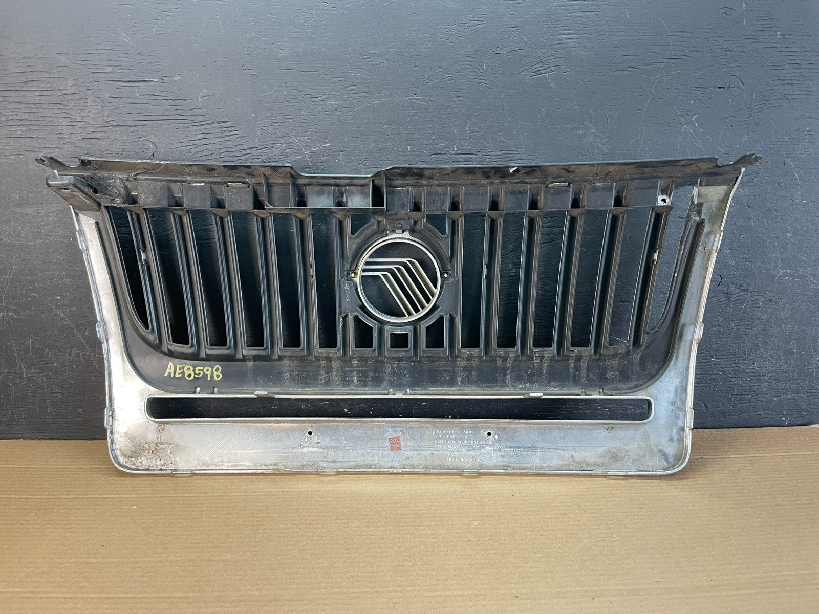 2008-2011 Mercury Mariner Front Upper Grill Grille Emblem ae8598 DG3
