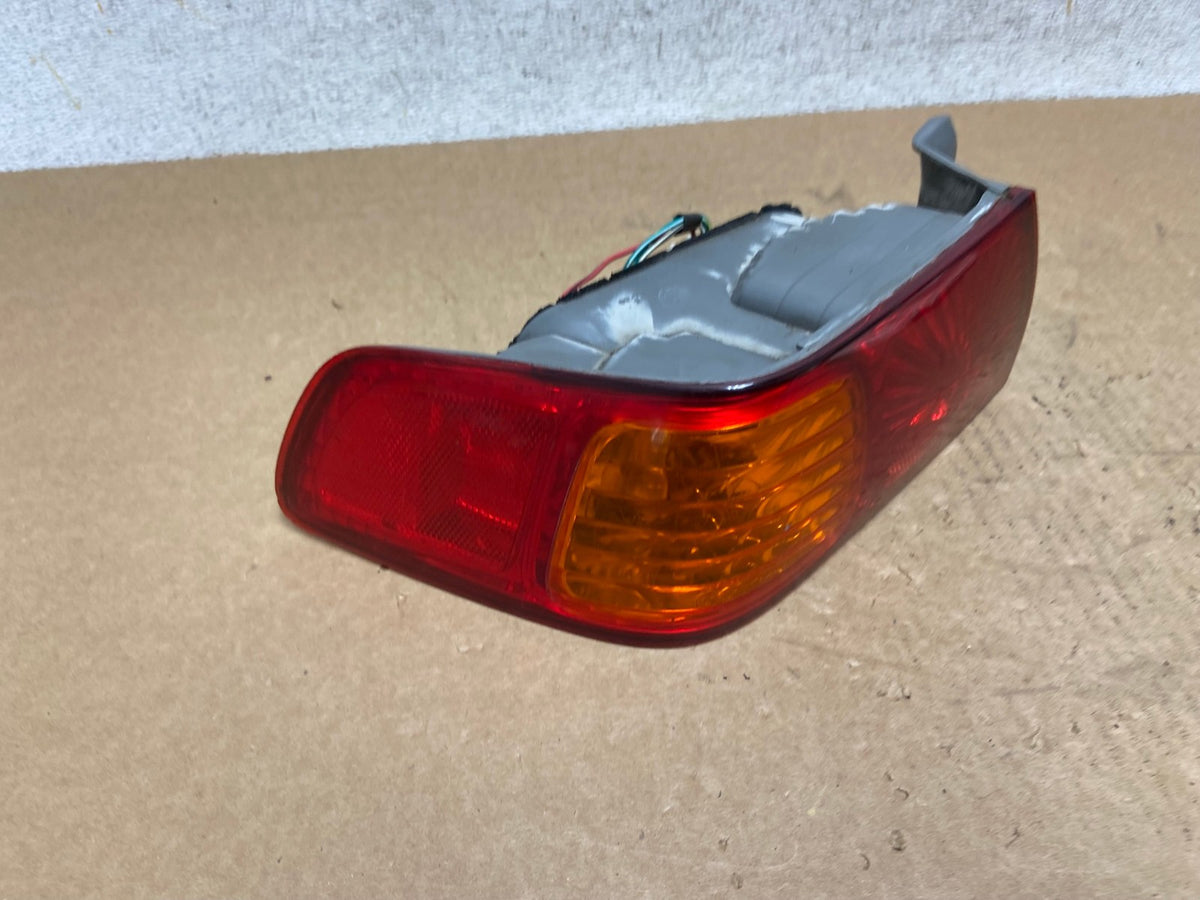 2000 to 2001 Toyota Camry Tail Light Left Driver Lh Side AI3430 LK2