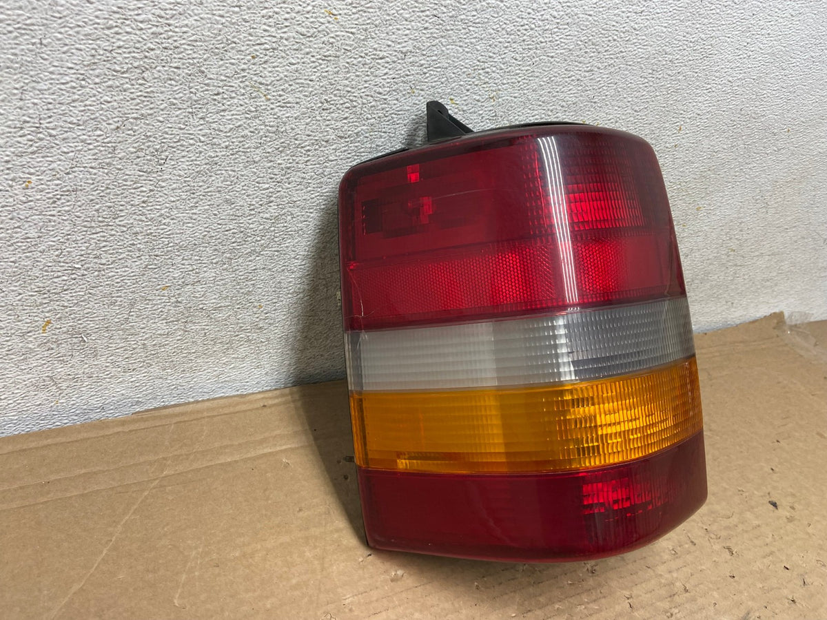 1993-1998 Jeep Grand Cherokee ZJ Left Driver Side Tail Light AH8544 LK1