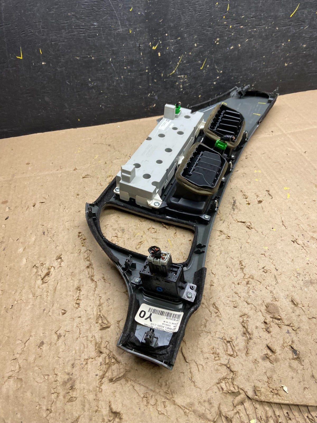 2005 to 2010 Honda Odyssey Radio Climate Control Dash Trim Bezel U5680 DG3