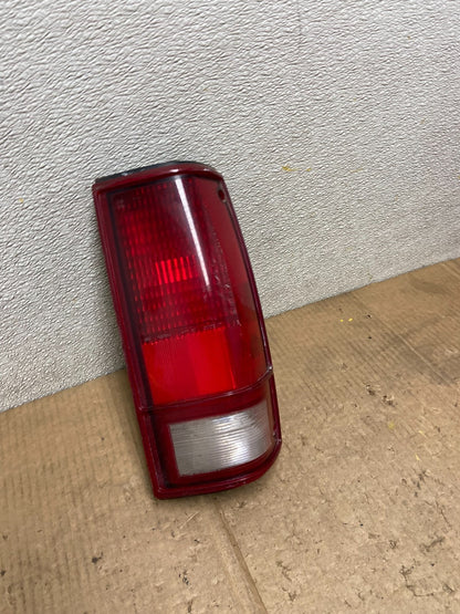 1985 to 1993 Chevrolet S10 S15 SONOMA Right Passenger Tail Light AA66352