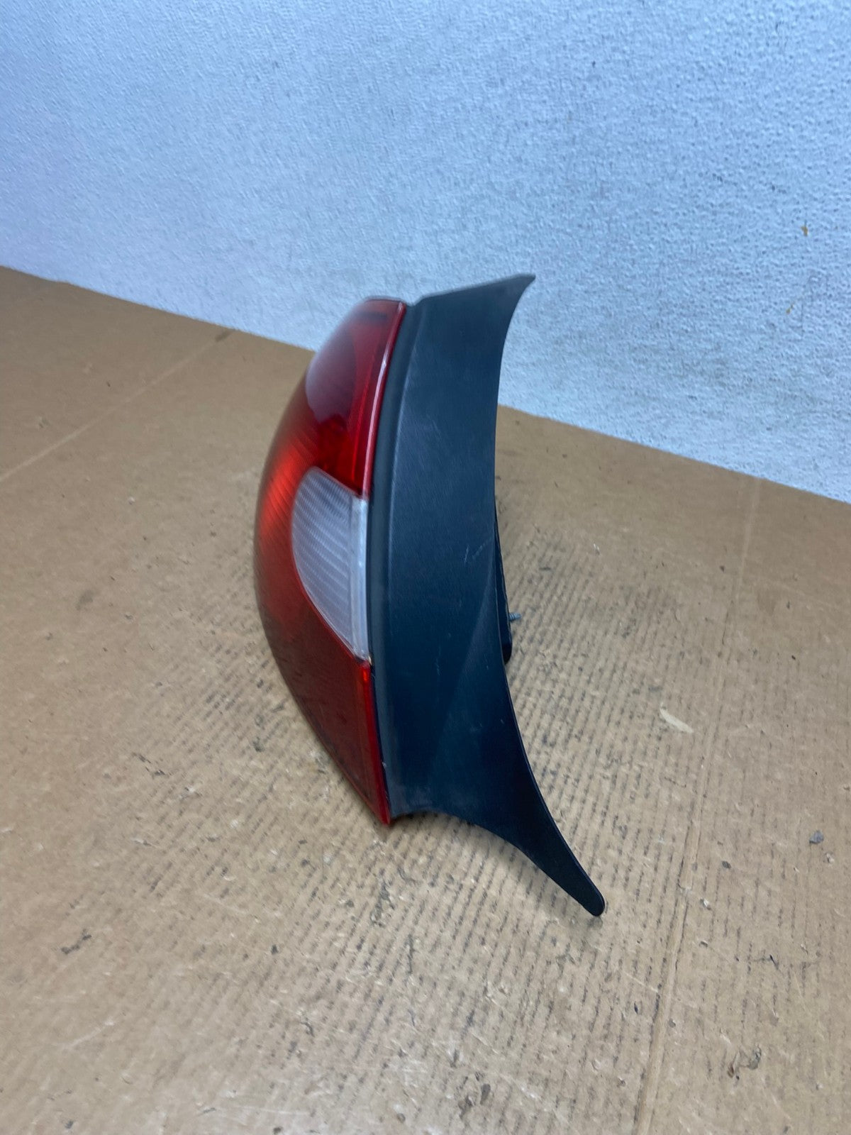 2000 2001 2002 Dodge Neon Left Driver LH Side Tail Light AE0224 LK1
