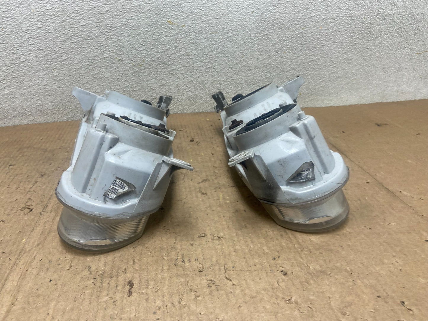2001-2002 Toyota Corolla Left+Right Side Halogen Headlights OEM AA6835 DW9