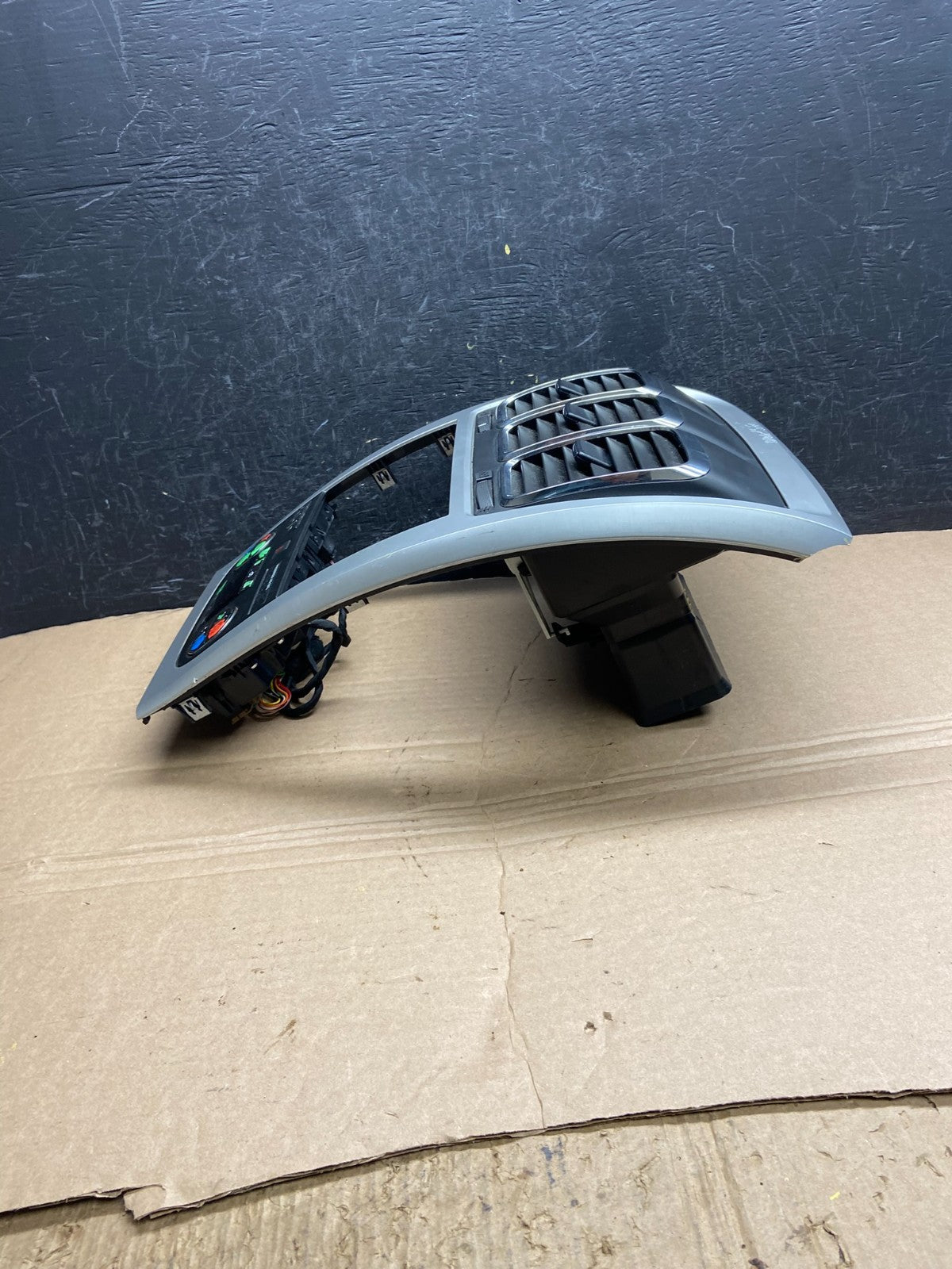 2007 - 2012 GMC Acadia A/C Heater Climate Control Radio Panel Bezel OE AF1843 DG2