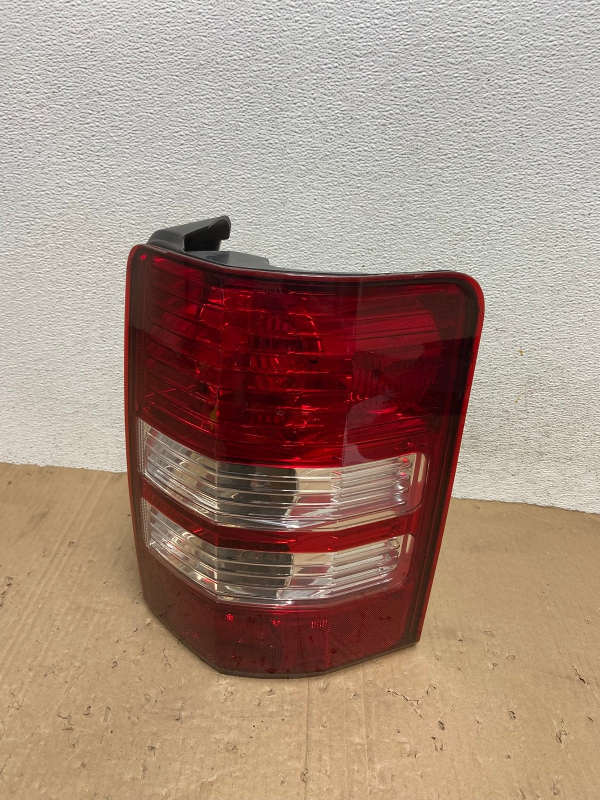2008 to 2012 Jeep Liberty Right Passenger RH Side Tail Light AE9293 LK0