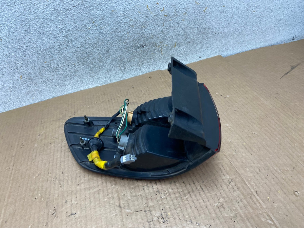 2001 2002 2003 Toyota Sienna Left Driver Lh Side Tail Light AI6596 LK5