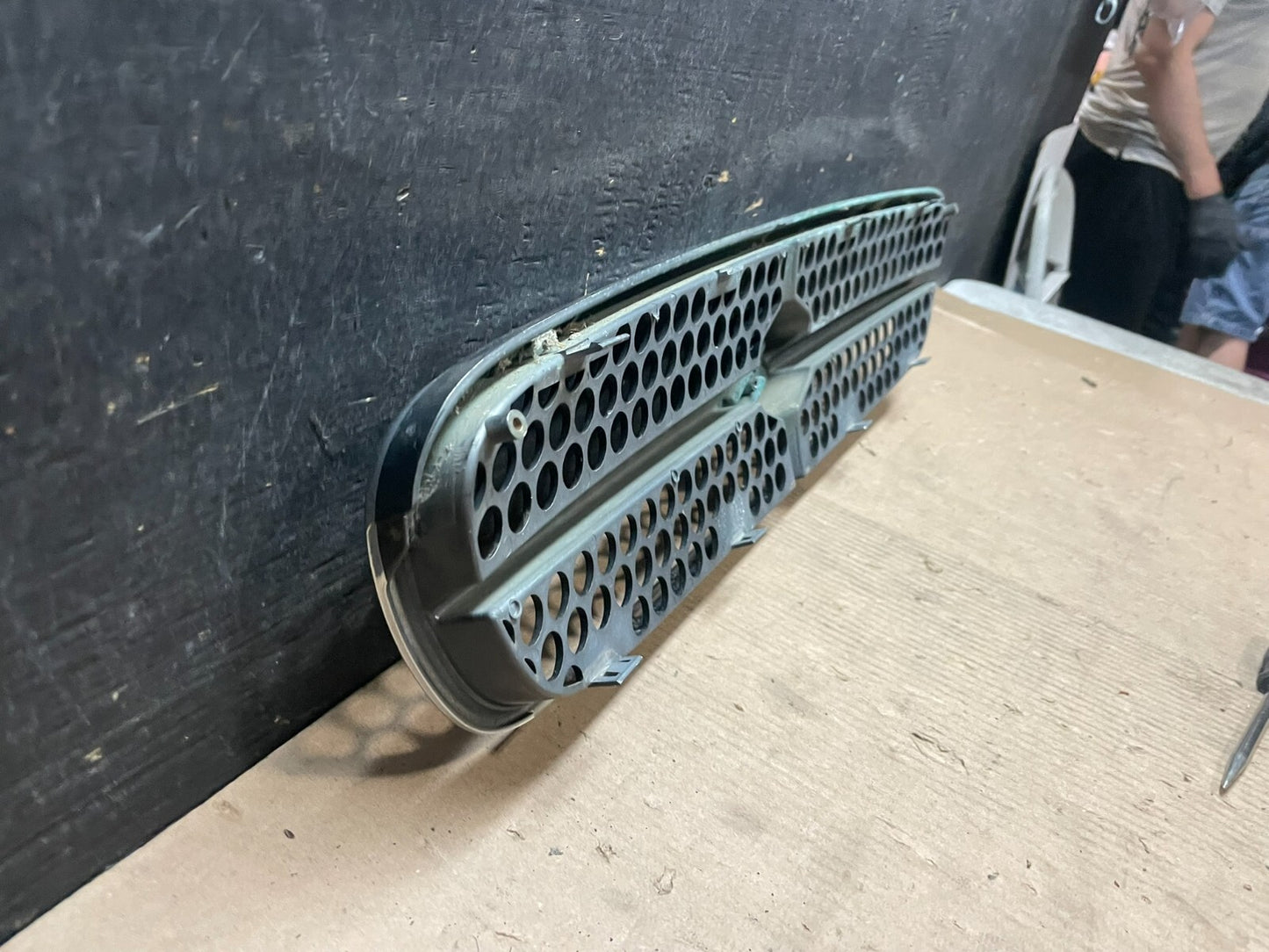 1998 to 2002 Suzuki Baleno Esteem Front Upper Grill Grille N5636 DG11