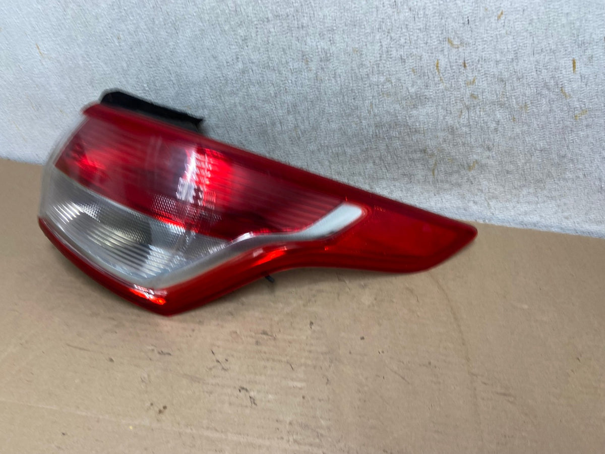 2013 to 2016 Ford Escape Right Passenger RH Side Tail Light AH9405 LK1