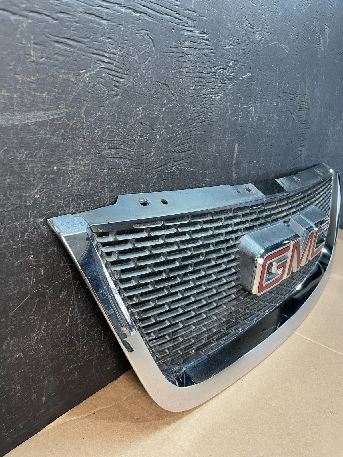 2007 to 2012 GMC Acadia Front Upper Grill Grille AD8364 DG2