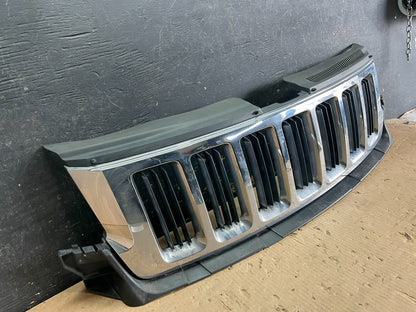 2011 to 2013 Jeep Grand Cherokee Front Upper Grill Grille OEM Y9854 DG1