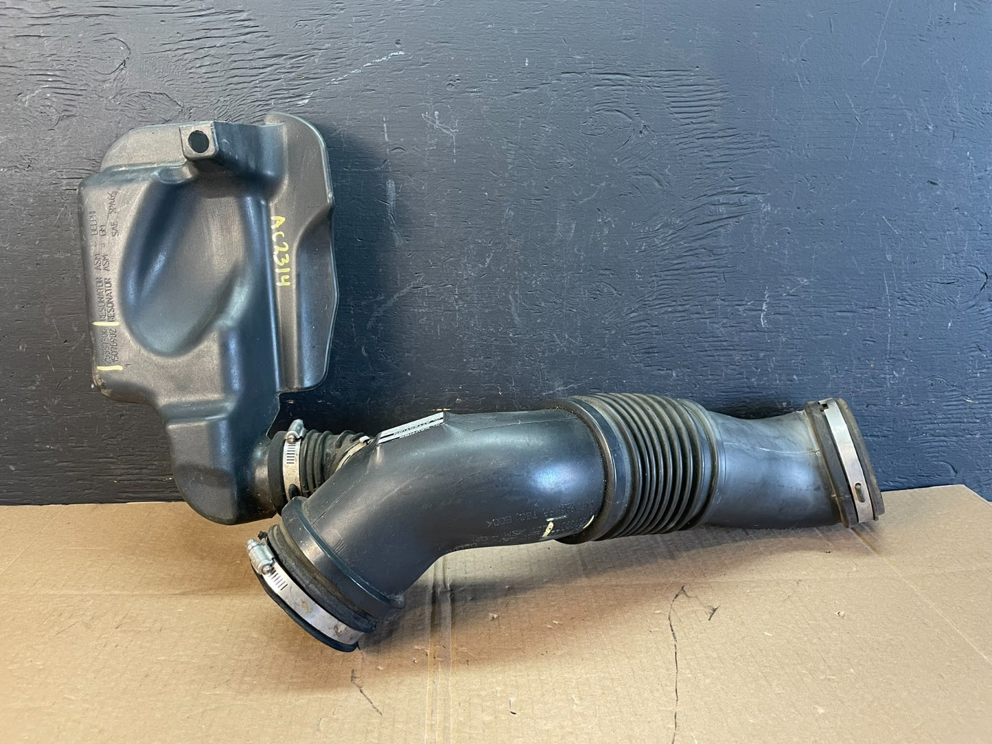 2001-2004 Chevy Silverado GMC Sierra Duramax Diesel Intake Resonator ac2314 DG3