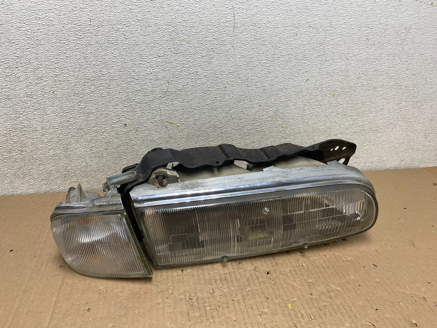 1990 to 1993 Infiniti Q45 Passenger Right Side Halogen Headlight P8964 DG0